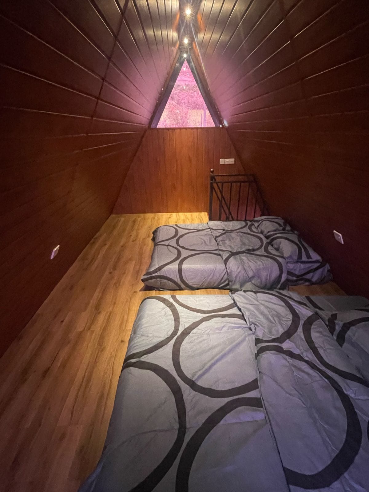 EF089667-A55C-4E84-B1BD-C6E497DD2324