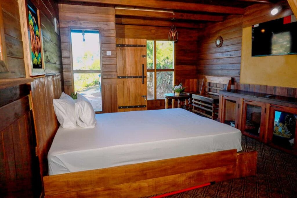 F0DEC8A5-CF39-449F-8D98-99FB313E98C5