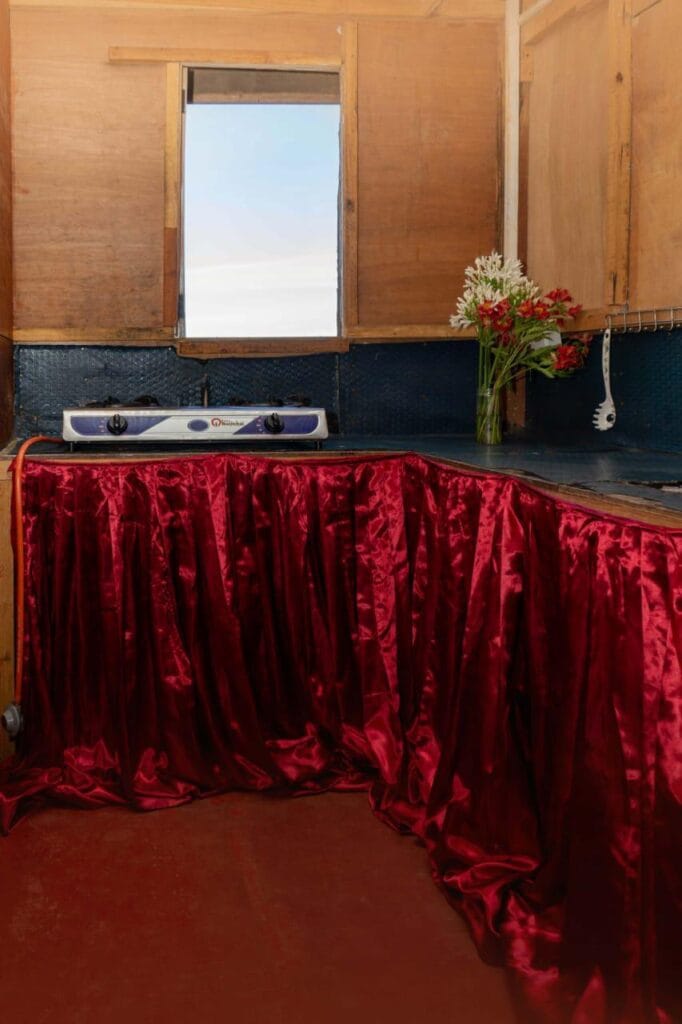 c0421f8a-2a71-4af8-8346-68b77ae69075-1