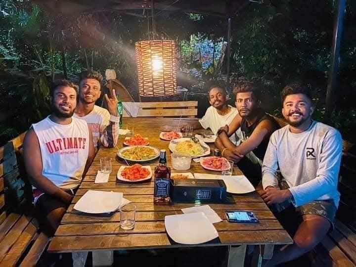 e9df7f77-91b3-40b8-9f5b-4983064af841-1