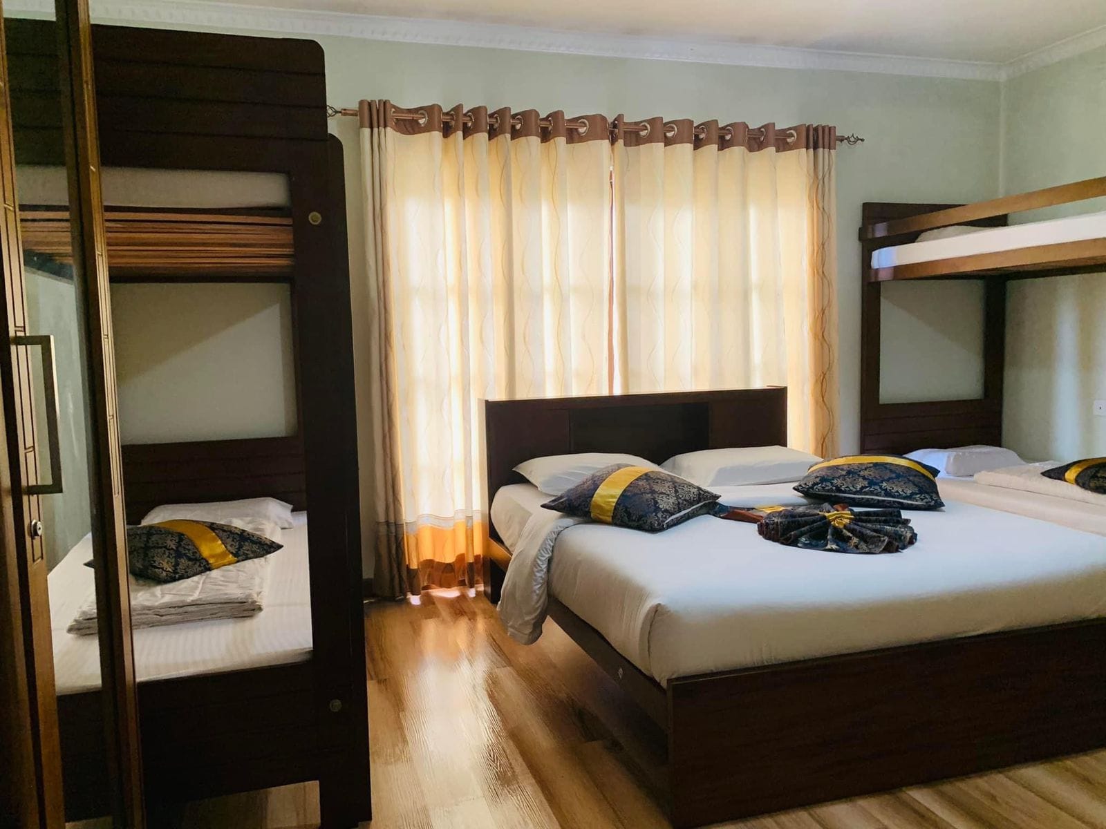 d9dc38cb-76e6-4a01-8e95-7ef4ccd0ec26